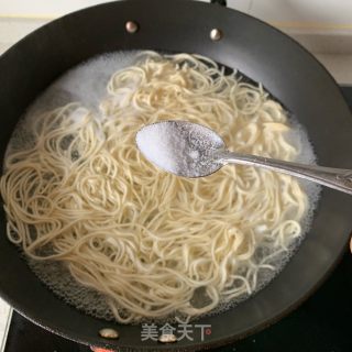 青椒肉丝面的做法步骤：7