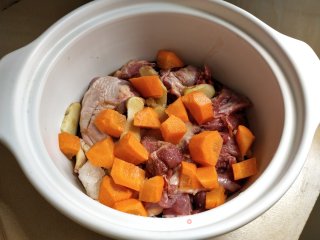 干锅鸭的做法步骤：2