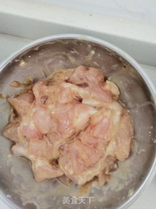 宫保鸡丁的做法步骤：1