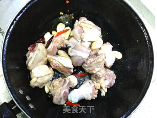 辣土豆鸡肉煲的做法步骤：7