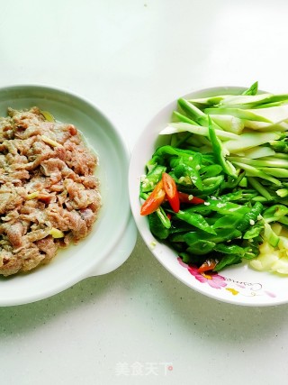芦笋炒牛肉的做法步骤：2