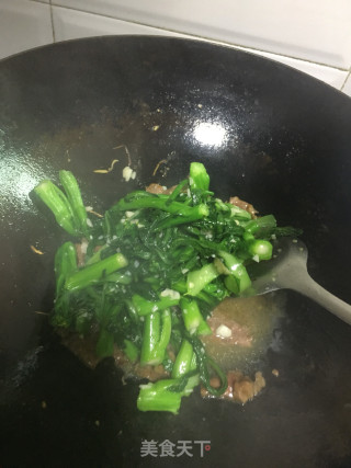 牛肉炒菜心的做法步骤：11