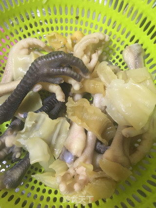 椰王花㬵炖鸡爪的做法步骤：4