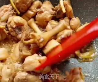 黄焖鸡怎么做简单又好吃？这2步做对了，想难吃都难！的做法步骤：3