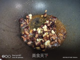 牛肉丁炒不老豆的做法步骤：2