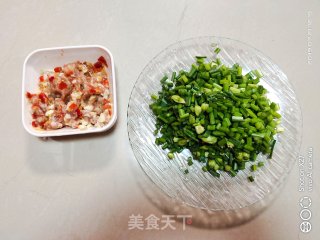 肉末炒韭菜心的做法步骤：1