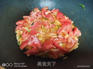 牛肉炒西红柿的做法步骤：3