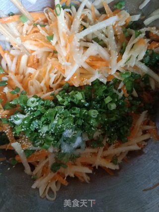 土豆胡萝卜丝鸡蛋饼的做法步骤：4