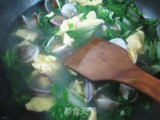 鸡蛋圆蛤小白菜汤的做法步骤：8