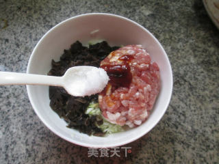 黑木耳夜开花肉馅饺子的做法步骤：8