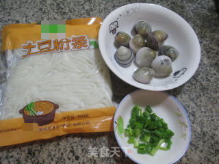 圆蛤煮土豆粉条的做法步骤：1
