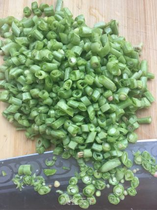 “面条”菜豆肉卤过水面的做法步骤：1