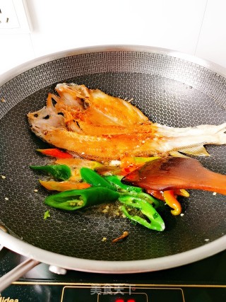 香煎黄花鱼的做法步骤：6