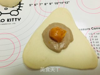 芋泥蛋黄餐包的做法步骤：4