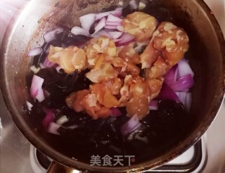 酸梅鸡丁????的做法步骤：2