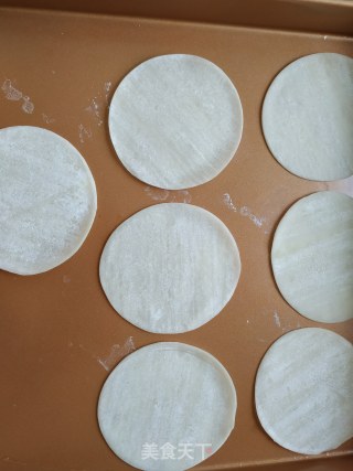 饺子皮披萨的做法步骤：1
