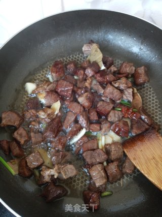 番茄牛肉炖土豆的做法步骤：7