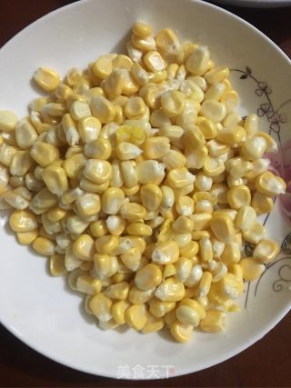红萝卜玉米炒虾仁的做法步骤：2
