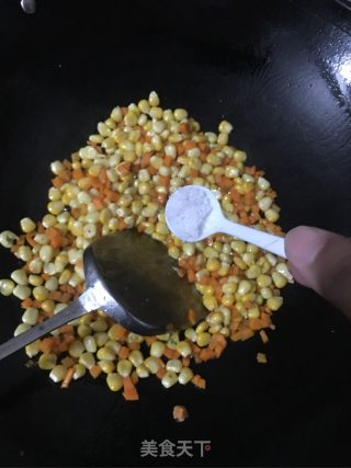 红萝卜玉米炒虾仁的做法步骤：7