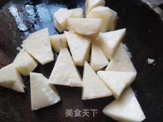 咸猪骨节瓜淮山汤的做法步骤：2
