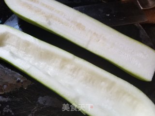 咸猪骨节瓜淮山汤的做法步骤：3