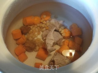 咸猪骨节瓜淮山汤的做法步骤：7