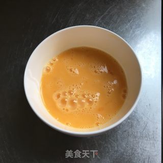 芹菜叶炒蛋的做法步骤：2