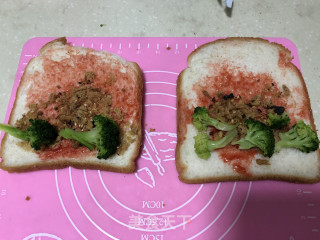 肉松西兰花卷的做法步骤：2