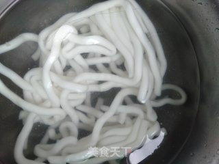 香菇土豆粉的做法步骤：1