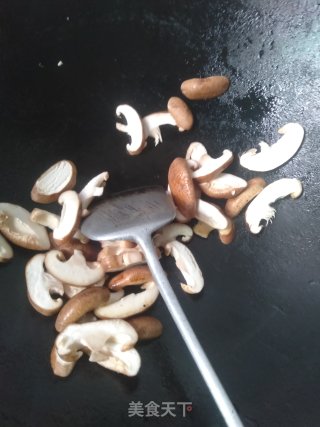 香菇土豆粉的做法步骤：3