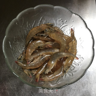 蒜泥蒸虾的做法步骤：1