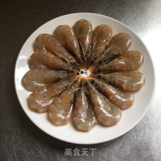 蒜泥蒸虾的做法步骤：3