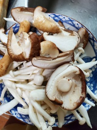 双菇清汤的做法步骤：1