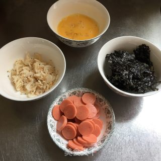 火腿紫菜蛋花汤的做法步骤：1
