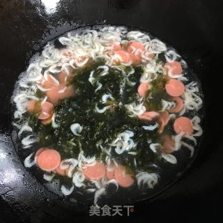 火腿紫菜蛋花汤的做法步骤：4