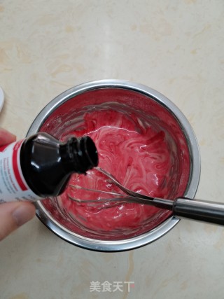 草莓戚风冰淇淋奶油蛋糕 快手蛋糕的做法步骤：7