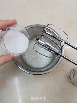 草莓戚风冰淇淋奶油蛋糕 快手蛋糕的做法步骤：9