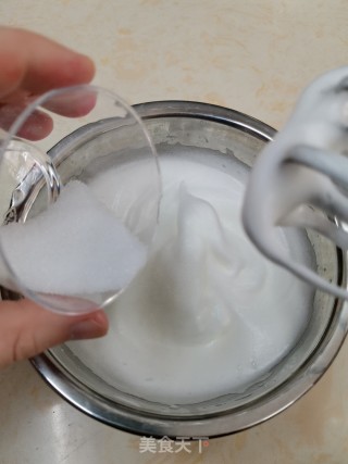 草莓戚风冰淇淋奶油蛋糕 快手蛋糕的做法步骤：11