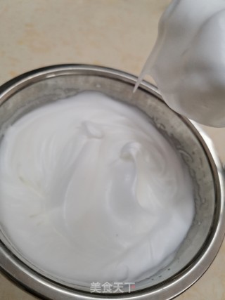 草莓戚风冰淇淋奶油蛋糕 快手蛋糕的做法步骤：12