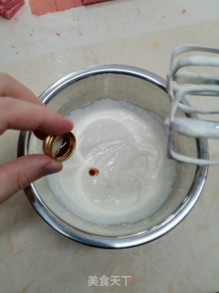草莓戚风冰淇淋奶油蛋糕 快手蛋糕的做法步骤：25