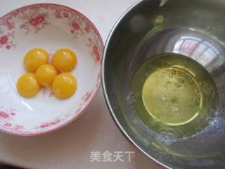 戚风蛋糕的做法步骤：1