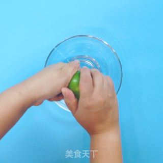蜂蜜柠檬水的做法的做法步骤：2