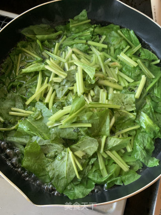 芝麻酱拌菠菜的做法步骤：2
