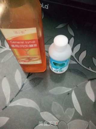 豆沙蛋黄月饼的做法步骤：1
