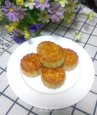 豆沙蛋黄月饼的做法步骤：10