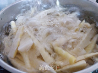 火腿焖笋的做法步骤：3