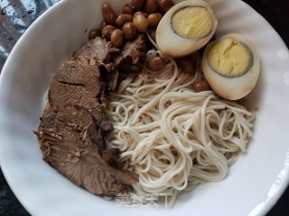 卤牛腱汤面的做法步骤：7