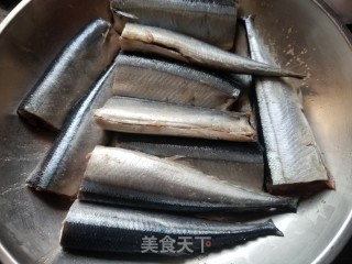 香煎秋刀鱼的做法步骤：3