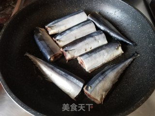 香煎秋刀鱼的做法步骤：4