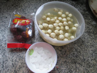 香枣莲子甜汤的做法步骤：1